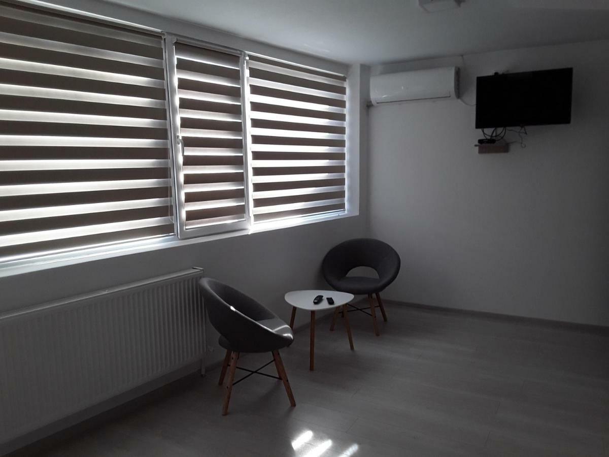 Camere De Inchiriat Central La Calciu Mahmudia Exterior photo