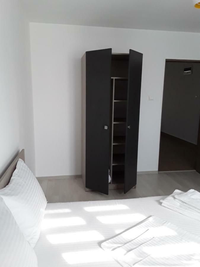 Camere De Inchiriat Central La Calciu Mahmudia Exterior photo