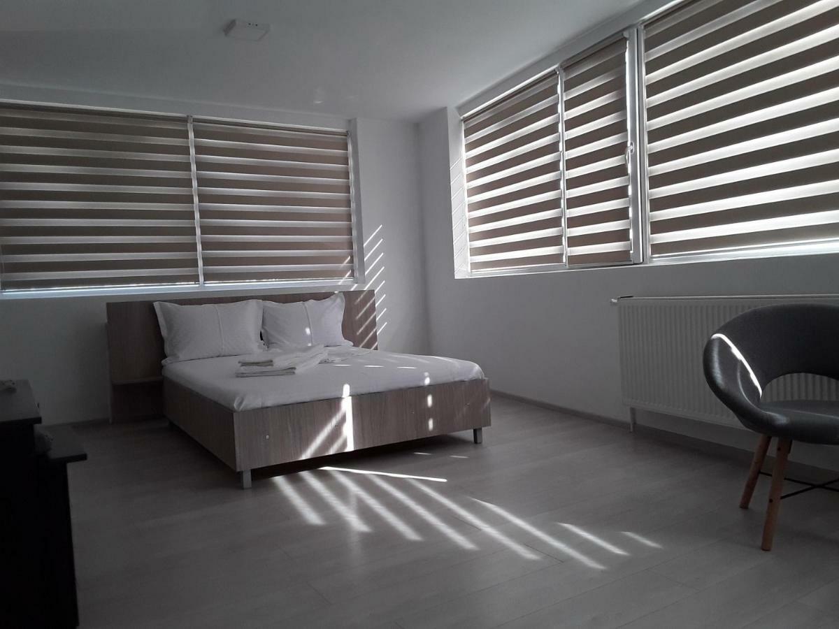Camere De Inchiriat Central La Calciu Mahmudia Exterior photo